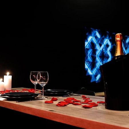 Loveroom O Diable Des Plaisirs Avec Jacuzzi Туркуен Екстер'єр фото