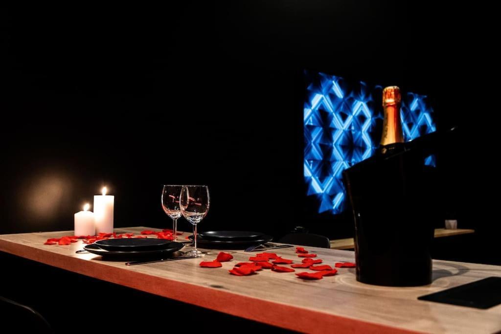 Loveroom O Diable Des Plaisirs Avec Jacuzzi Туркуен Екстер'єр фото