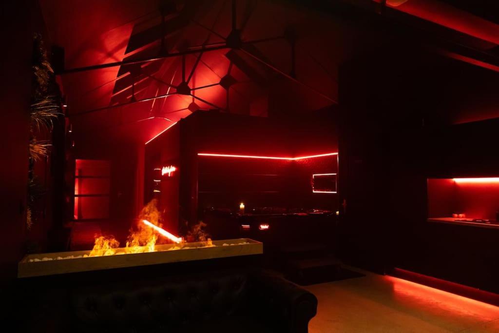 Loveroom O Diable Des Plaisirs Avec Jacuzzi Туркуен Екстер'єр фото