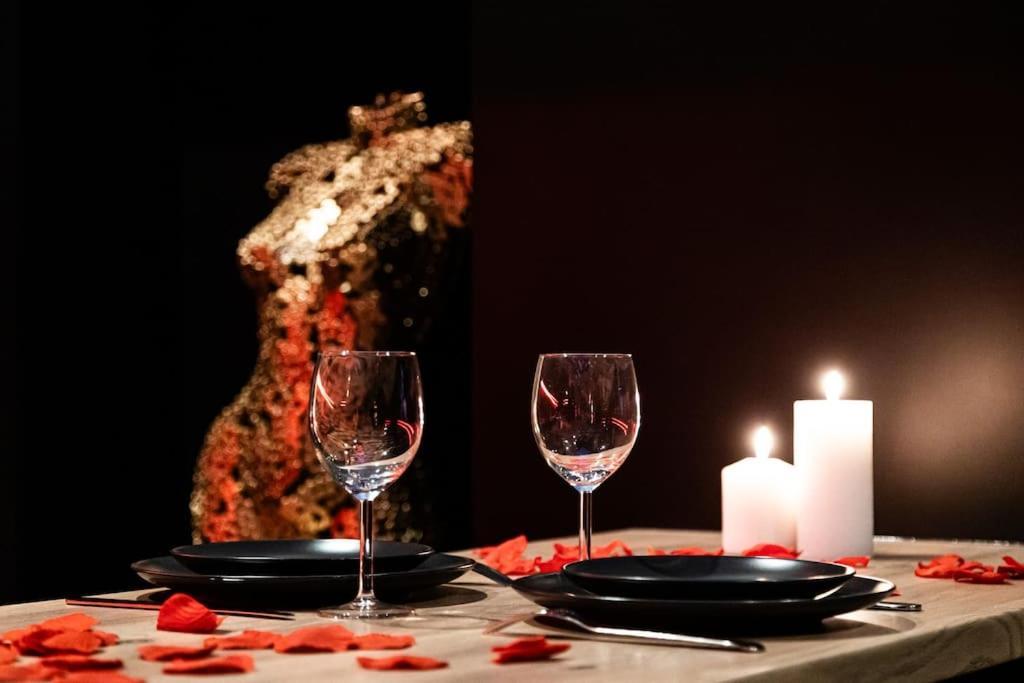 Loveroom O Diable Des Plaisirs Avec Jacuzzi Туркуен Екстер'єр фото