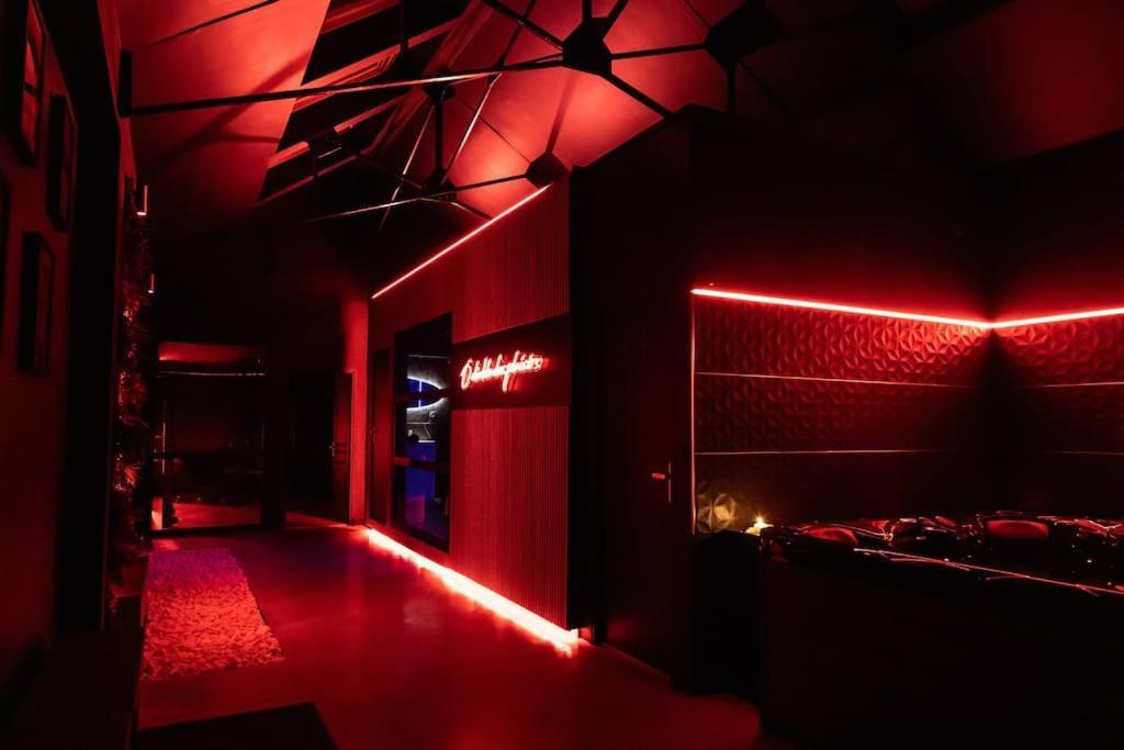 Loveroom O Diable Des Plaisirs Avec Jacuzzi Туркуен Екстер'єр фото